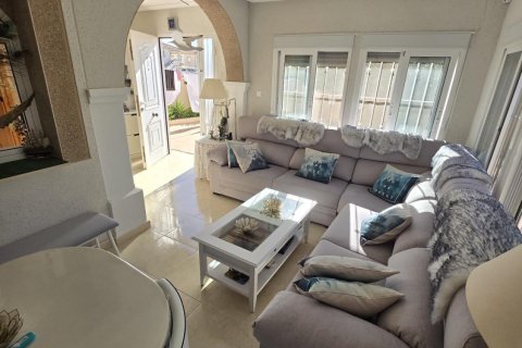 Villa till salu i Torrevieja, Alicante, Spanien 3 sovrum, 102 kvm. Nr. 156242 - foto 9