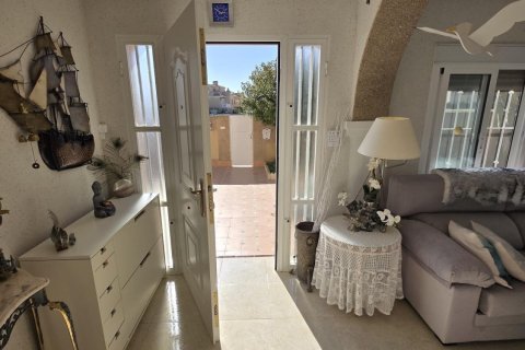 Villa till salu i Torrevieja, Alicante, Spanien 3 sovrum, 102 kvm. Nr. 156242 - foto 10