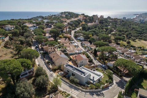 Huvila myytävänä Platja D'aro, Girona, Espanja, 6 makuuhuonetta, 450 m2 No. 176692 - kuva 9