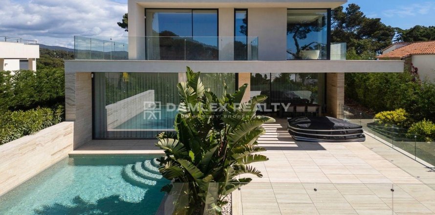 Villa a Calonge, Girona, Spagna 6 camere da letto, 640 mq. N° 176695