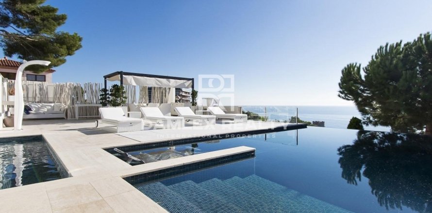 Villa a Calonge, Girona, Spagna 5 camere da letto, 532 mq. N° 176697
