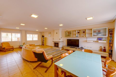 Bungalow for sale in Los Altos, Alicante, Spain 5 bedrooms, 350 sq.m. No. 165345 - photo 23