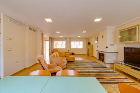 Bungalow for sale in Los Altos, Alicante, Spain 5 bedrooms, 350 sq.m. No. 165345 - photo 22