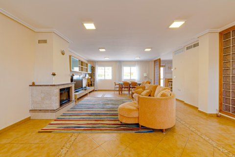 Bungalow for sale in Los Altos, Alicante, Spain 5 bedrooms, 350 sq.m. No. 165345 - photo 19
