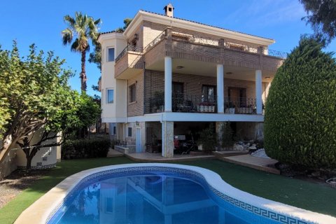 Villa for sale in Ciudad Quesada, Alicante, Spain 5 bedrooms, 369.8 sq.m. No. 165348 - photo 1