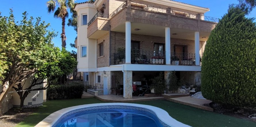 Villa in Ciudad Quesada, Alicante, Spain 5 bedrooms, 369.8 sq.m. No. 165348