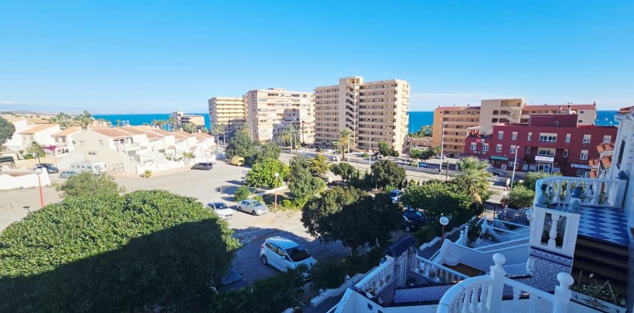 Villetta a schiera a Cabo Cervera-Playa la Mata, Alicante, Spagna 3 camere da letto, 65 mq. N° 155649