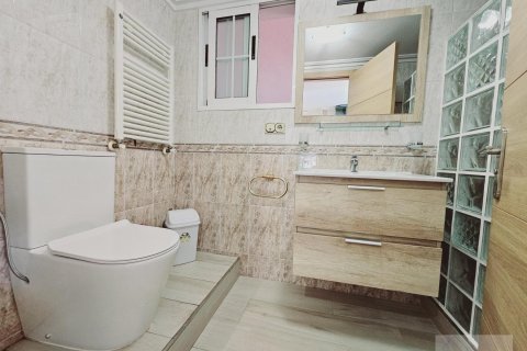 Villa for sale in Torrevieja, Alicante, Spain 5 bedrooms, 230 sq.m. No. 155647 - photo 17