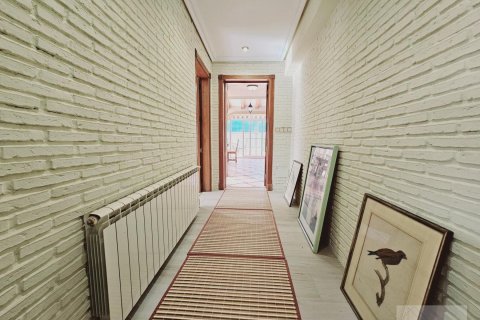 Villa for sale in Torrevieja, Alicante, Spain 5 bedrooms, 230 sq.m. No. 155647 - photo 24