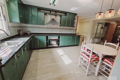 Villa for sale in Torrevieja, Alicante, Spain 5 bedrooms, 230 sq.m. No. 155647 - photo 19