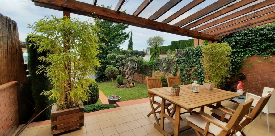 Talo Sant Vicenc De Montalt, Barcelona, Espanja 3 makuuhuonetta, 190 m2 No. 154350