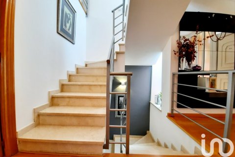 Talo vuokrattavana Sant Vicenc De Montalt, Barcelona, Espanja, 3 makuuhuonetta, 190 m2 No. 154350 - kuva 11