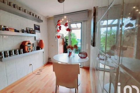 Talo vuokrattavana Sant Vicenc De Montalt, Barcelona, Espanja, 3 makuuhuonetta, 190 m2 No. 154350 - kuva 6