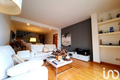 Talo vuokrattavana Sant Vicenc De Montalt, Barcelona, Espanja, 3 makuuhuonetta, 190 m2 No. 154350 - kuva 3