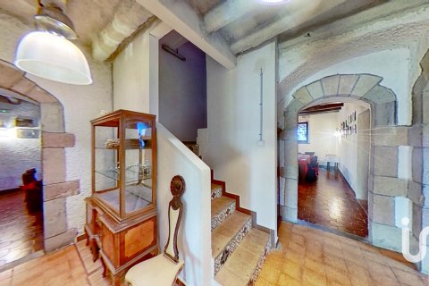 Dom w Barcelona, Hiszpania 13 sypialni, 1059 mkw. nr 153423 – zdjęcie 15