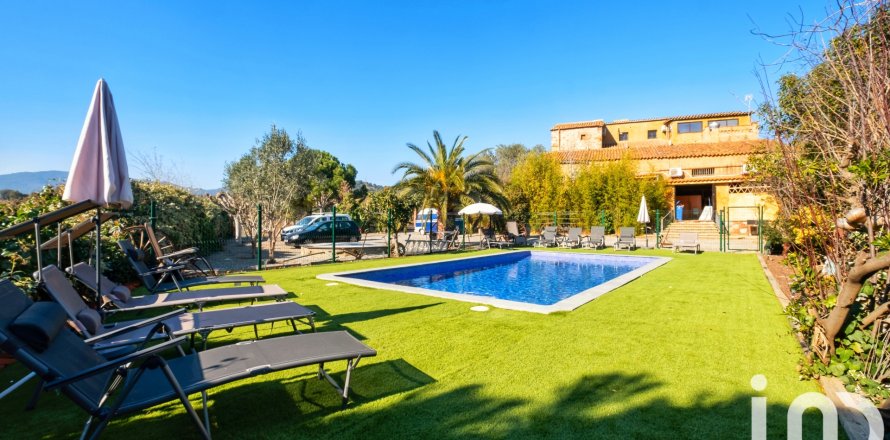 Dom w Barcelona, Hiszpania 13 sypialni, 1059 mkw. nr 153423