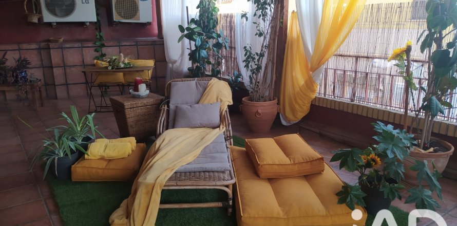 Villa in Ecija, Seville, Spain 3 bedrooms, 192 sq.m. No. 188169
