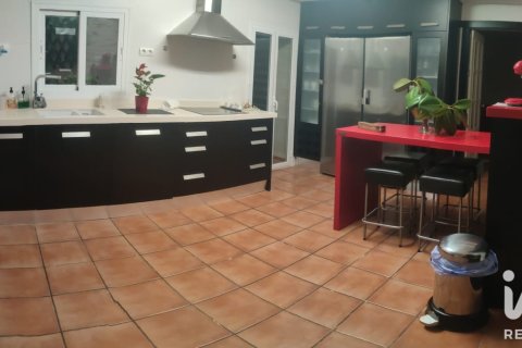Villa for sale in Ecija, Seville, Spain 3 bedrooms, 192 sq.m. No. 188169 - photo 21