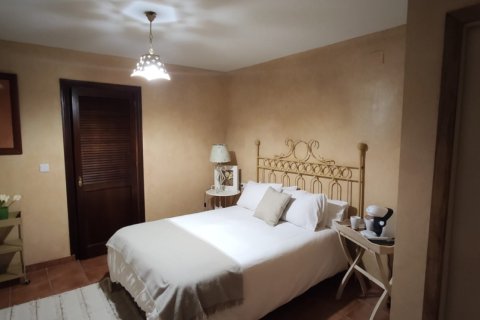 Villa for sale in Ecija, Seville, Spain 3 bedrooms, 192 sq.m. No. 188169 - photo 17