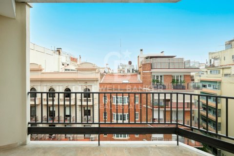 Продажа квартиры в Барселона, Испания 2 спальни, 90м2 №158324 - фото 27