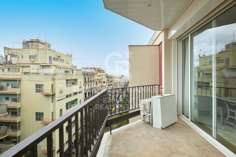 Продажа квартиры в Барселона, Испания 2 спальни, 90м2 №158324 - фото 28