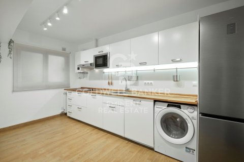 Продажа квартиры в Барселона, Испания 2 спальни, 90м2 №158324 - фото 10