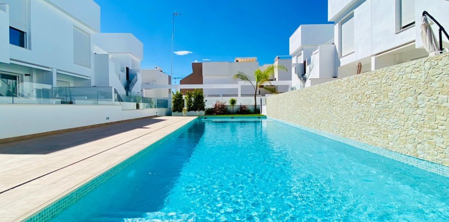 Bungalow i Pilar de la Horadada, Alicante, Spanien 3 sovrum, 92 kvm. Nr. 171748