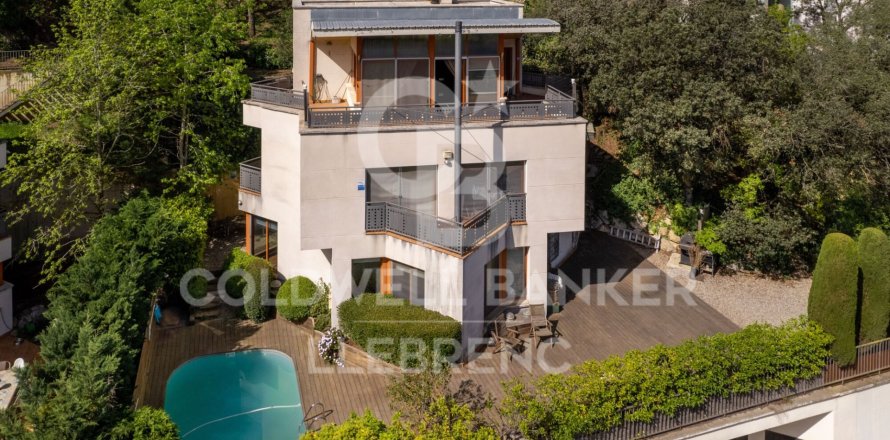 Dom w Barcelona, Hiszpania 5 sypialni, 447 mkw. nr 160174