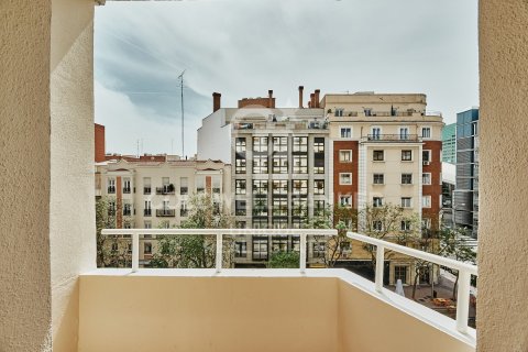 Apartment à Madrid, Espagne 3 chambres, 146 m2 No. 178748