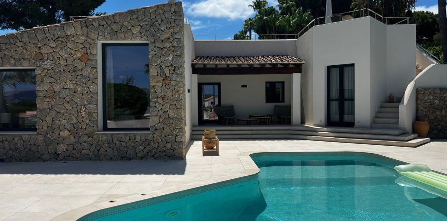 Villa in Santa Ponsa, Mallorca, Spain 4 bedrooms, 290 sq.m. No. 143786