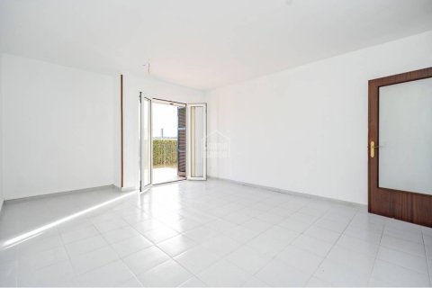 Huoneisto myytävänä Es Castell, Menorca, Espanja, 4 makuuhuonetta, 107 m2 No. 149894 - kuva 2