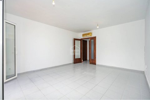 Huoneisto myytävänä Es Castell, Menorca, Espanja, 4 makuuhuonetta, 107 m2 No. 149894 - kuva 3