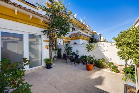 Villetta a schiera in vendita a Torrevieja, Alicante, Spagna 3 camere da letto, 91 mq. N° 155598 - foto 2