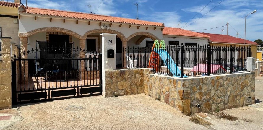 Villetta a schiera a Pilar de la Horadada, Alicante, Spagna 3 camere da letto, 135 mq. N° 155602