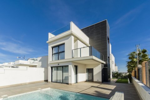 Продажа виллы Сан-Мигель-де-Салинас, Аликанте, Испания 4 спальни, 135м2 №111452 - фото 1