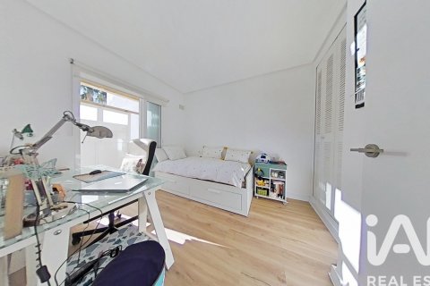 Radhus till salu i El Campello, Alicante, Spanien 3 sovrum, 125 kvm. Nr. 152620 - foto 21