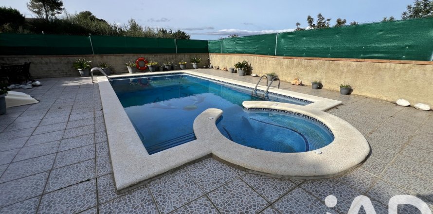Casa a Creixell, Tarragona, Spagna 4 camere da letto, 231 mq. N° 173148