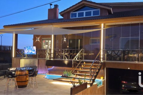 Дом в Вильятуриэль, Леон, Испания 4 спальни, 431м2 №153028