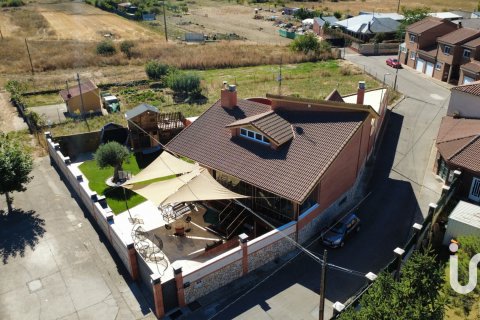 Casa in vendita a Villaturiel, Leon, Spagna 4 camere da letto, 431 mq. N° 153028 - foto 2