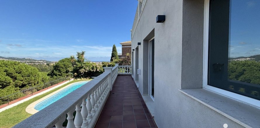 House à Calella, Barcelona, Espagne 4 chambres, 593 m2 No. 153029