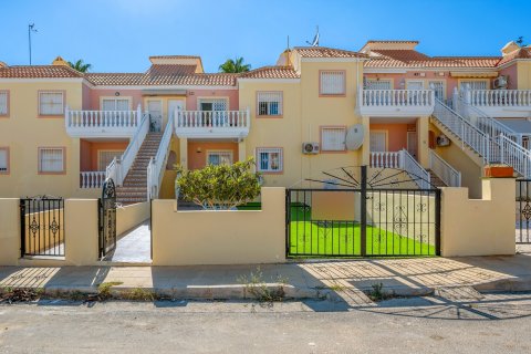Apartment for sale Alicante, Spain 3 bedrooms, 70 sq.m. No. 137906 - photo 1