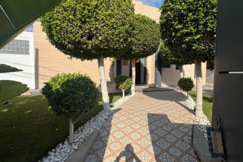 Villa till salu Alicante, Spanien 5 sovrum, 275 kvm. Nr. 137901 - foto 4