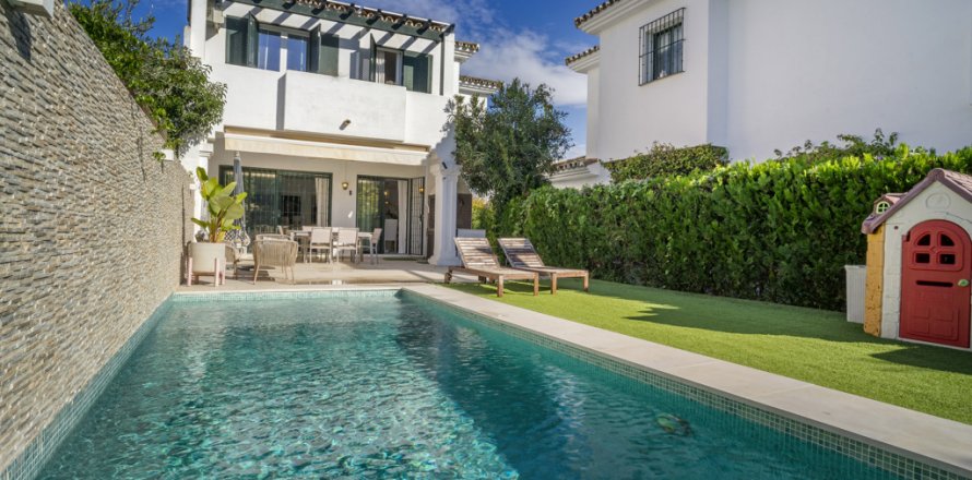 House Marbella, Malaga, Spain 3 bedrooms, 226 sq.m. No. 107278