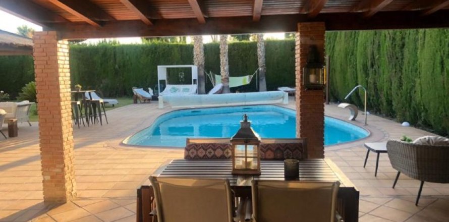 Villa a Elda, Alicante, Spagna 4 camere da letto, 240 mq. N° 144433