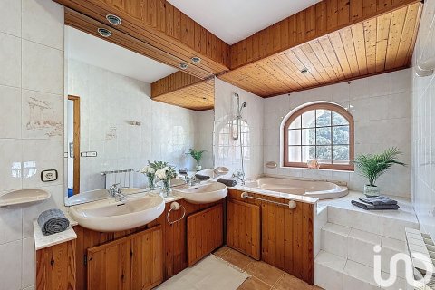 Hus till salu i Vilanova Del Valles, Barcelona, Spanien 6 sovrum, 340 kvm. Nr. 153635 - foto 15