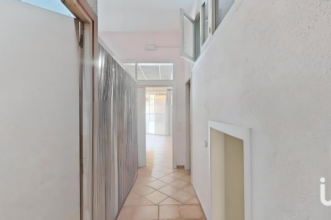 Liikekiinteistö myytävänä Vilanova i la Geltru, Barcelona, Espanja, 3 makuuhuonetta, 110 m2 No. 153632 - kuva 9