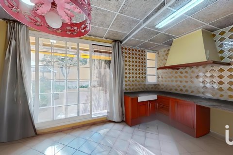 Liikekiinteistö myytävänä Vilanova i la Geltru, Barcelona, Espanja, 3 makuuhuonetta, 110 m2 No. 153632 - kuva 18