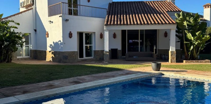 House Sotogrande, Cadiz, Spain 3 bedrooms, 286.41 sq.m. No. 109715