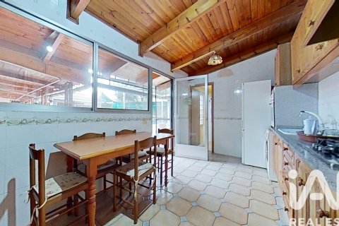 Дом в Кастельон-де-ла-Плана, Кастельон, Испания 3 спальни, 120м2 №185061