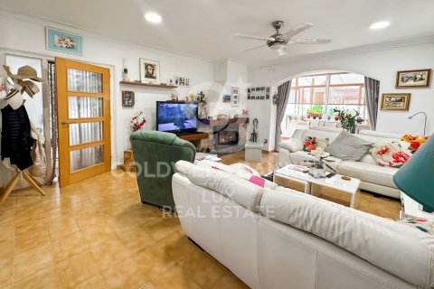 House for sale in L'Escala, Girona, Spain 4 bedrooms, 122 sq.m. No. 157853 - photo 3